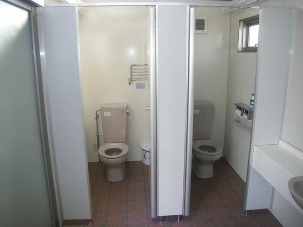 男子トイレブース